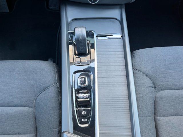 VOLVO XC60 B4 (d) AWD Geartronic Momentum Pro