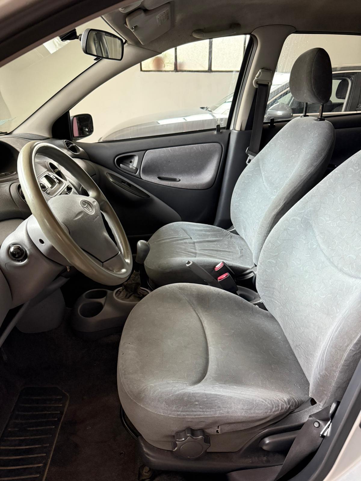 Toyota Yaris 1.0i 16V cat 5 porte