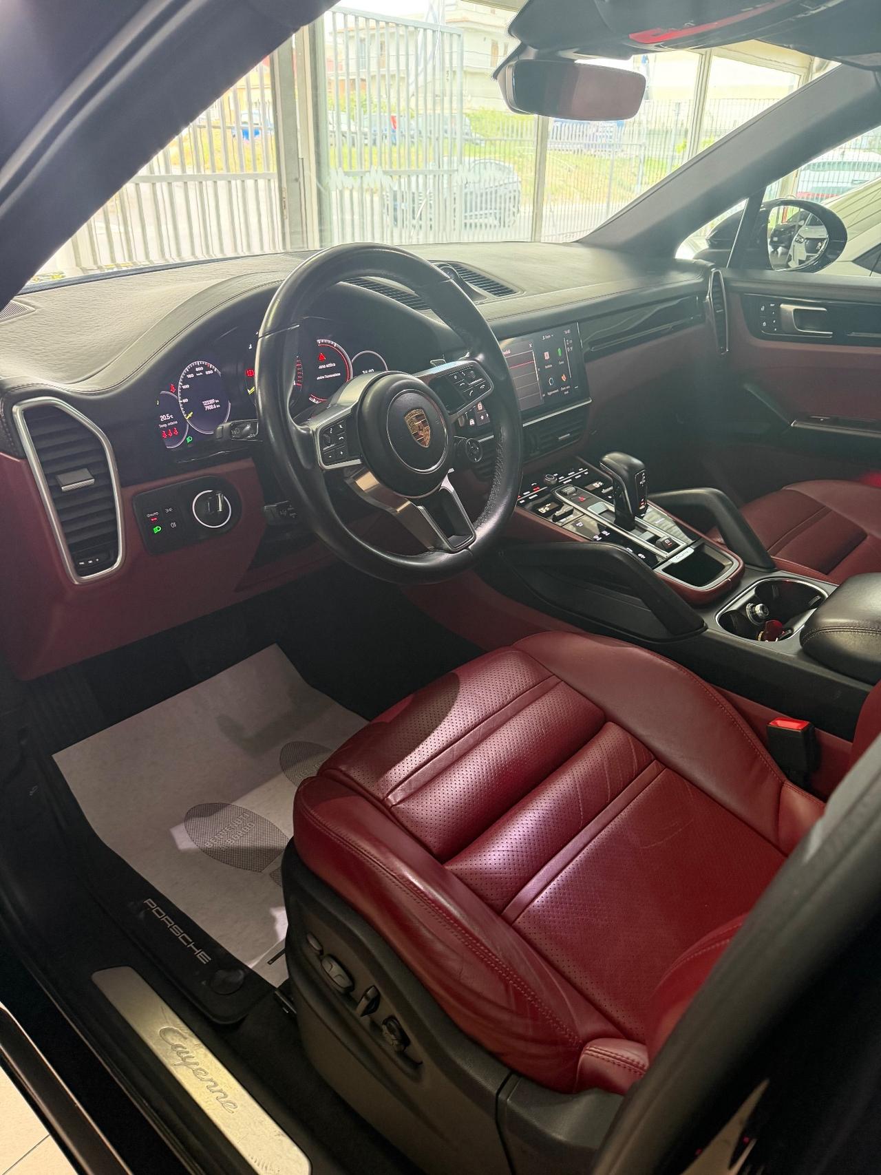 Porsche Cayenne Coupé 3.0 V6 E-Hybrid Platinum Edition470CV
