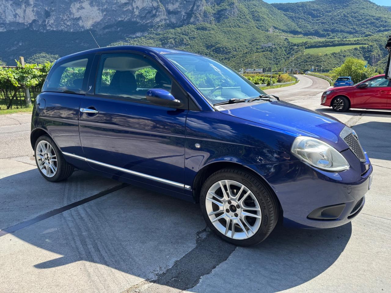Lancia Ypsilon 1.3 MJT 75 CV PER COMMERCIANTI