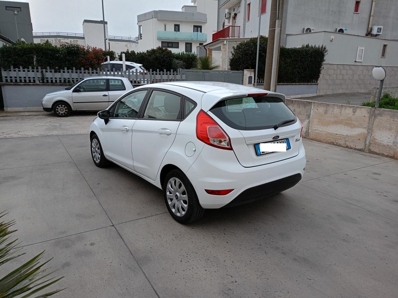 FORD FIESTA 1.400 BENZINA GPL