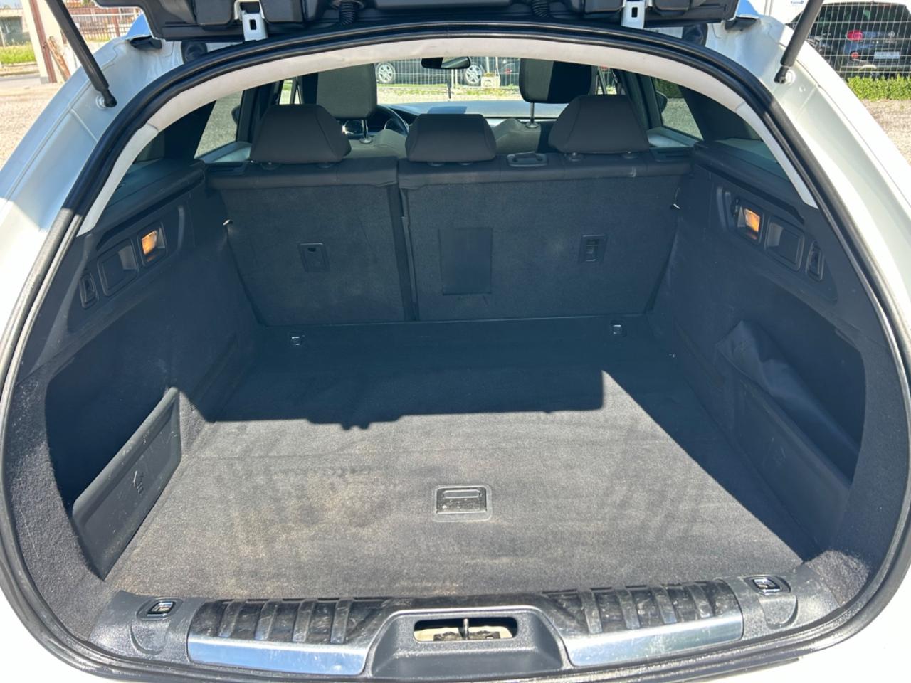 Peugeot 508 BlueHDi 180 EAT6 S&S SW Allure