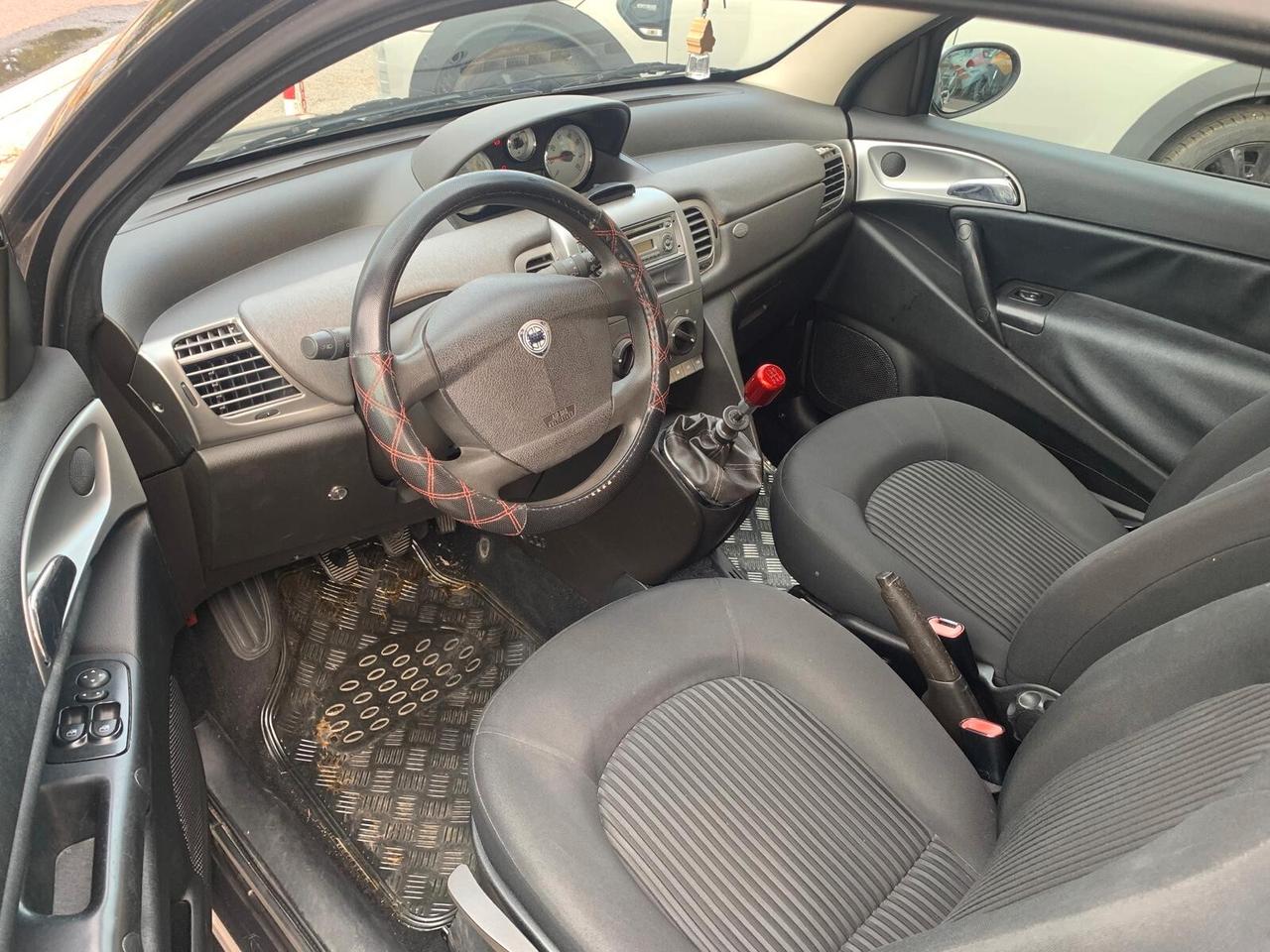 Lancia Ypsilon 1.2 benz Neopatentati
