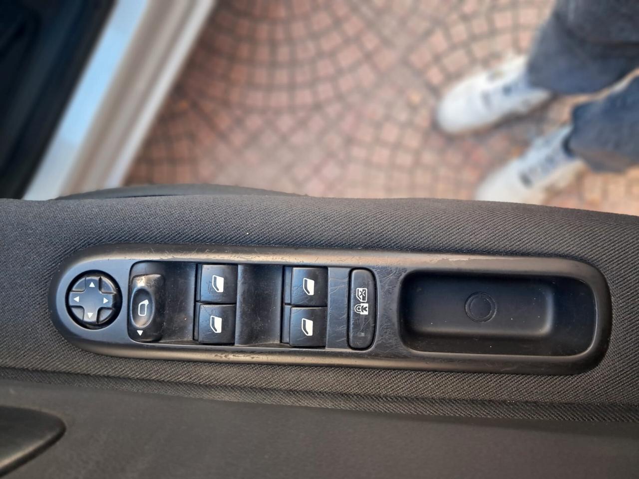 PEUGEOT 5008-7 POSTI-1.6 HDI 115CV-Km170000-Euro6990