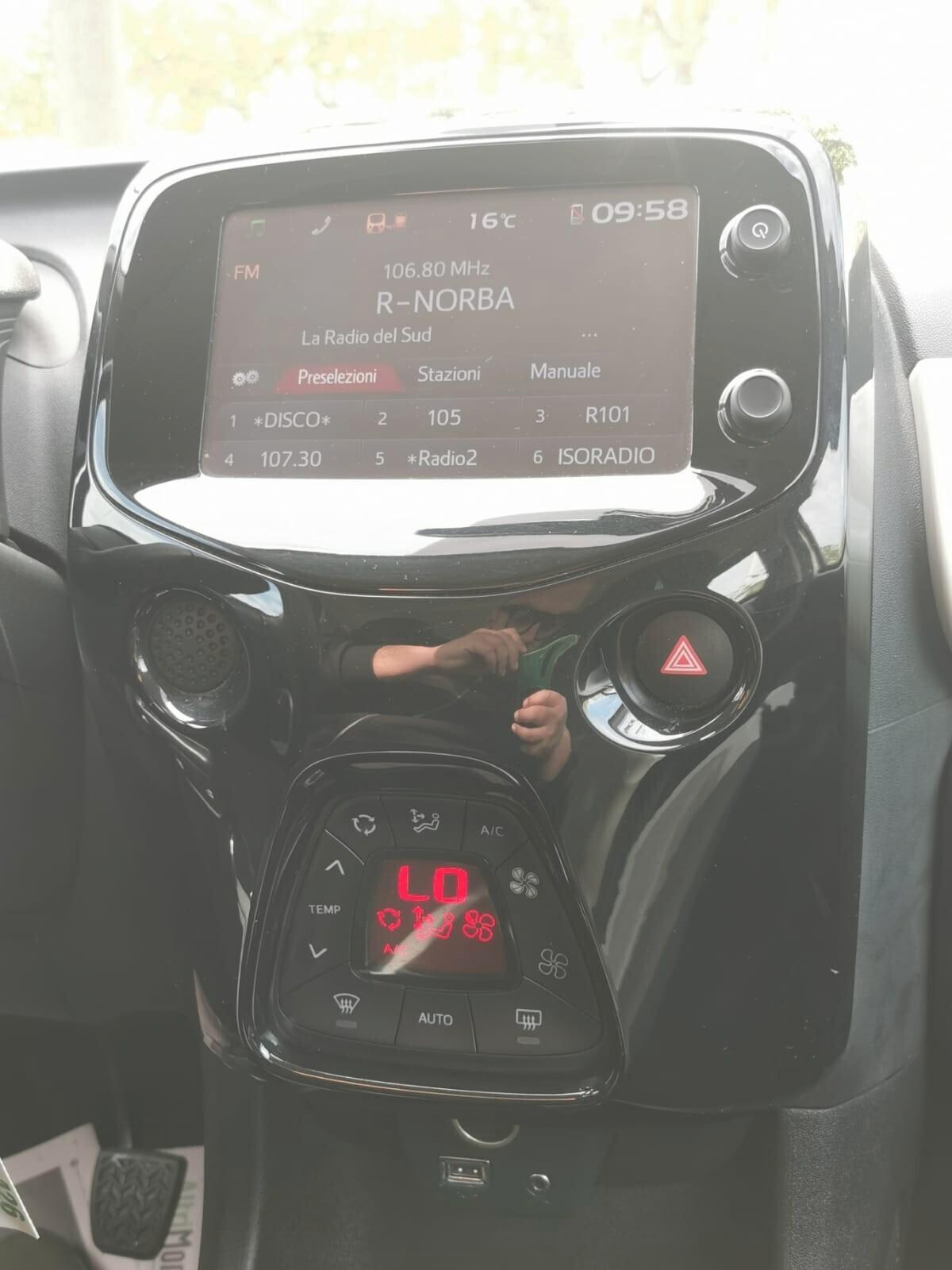 Toyota Aygo 1.0 VVT-i 69 CV 5 porte x-play MMT 2015