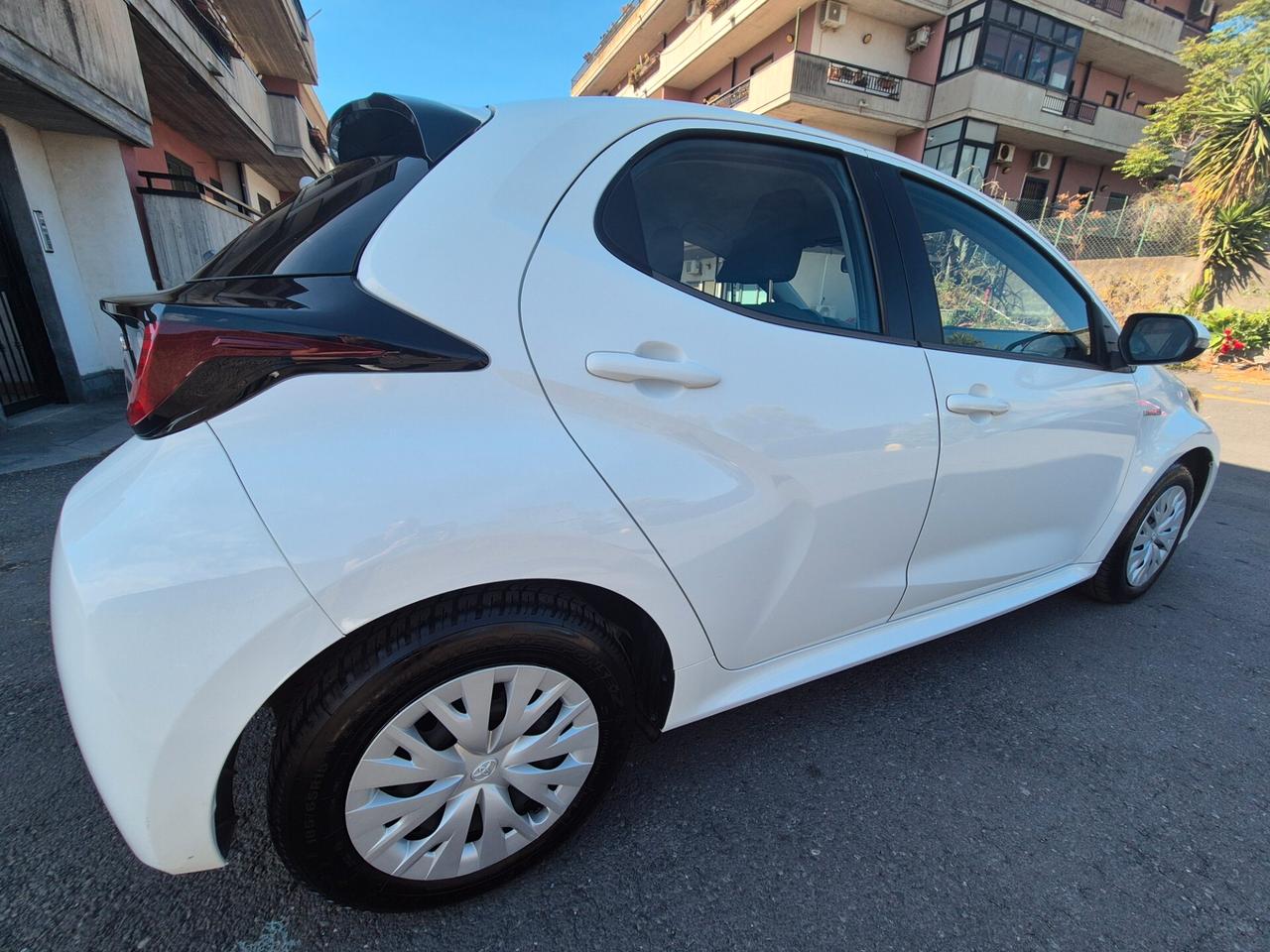 Toyota Yaris 1.5 Hybrid iva esposta inclusa 2021