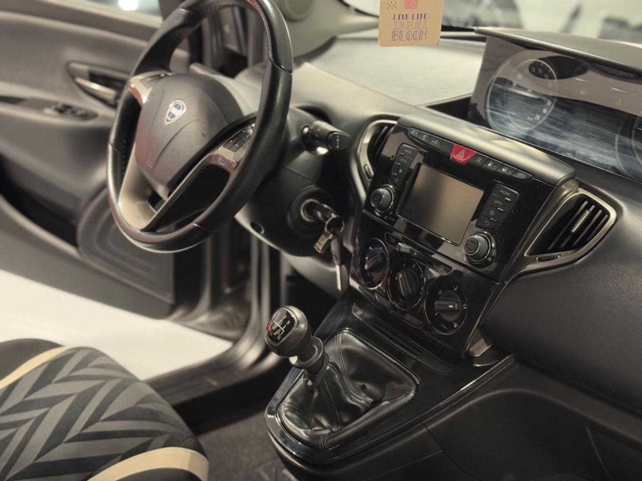Lancia Ypsilon 1.2 69 CV 5 porte GPL Ecochic Silver