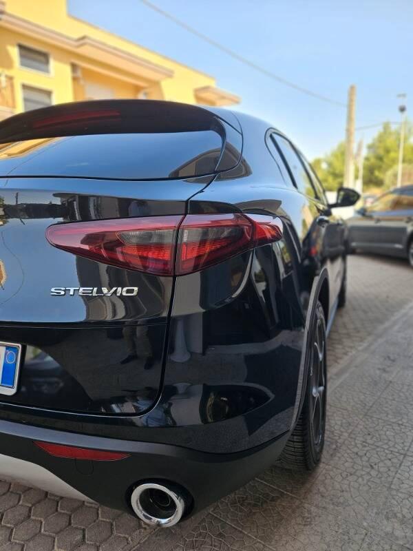 Alfa Romeo Stelvio 2.2 t Sport Tech rwd 160cv auto