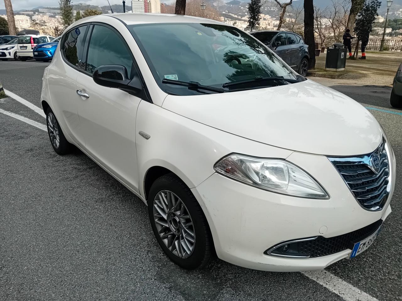 Lancia Ypsilon 1.2 69 CV 5 porte S&S Platinum