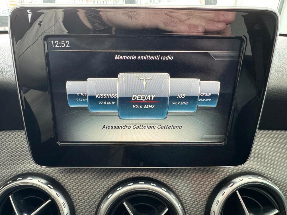 Mercedes-Benz GLA 200 d Sport Navi Pelle Pdc Retrocamera Uniprop