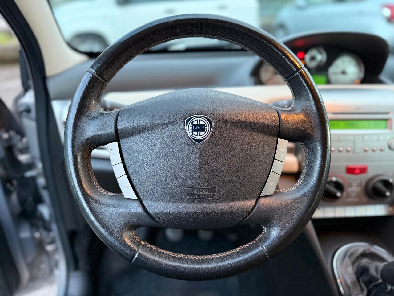 Lancia Ypsilon 1.3 MJT 90 CV Platino