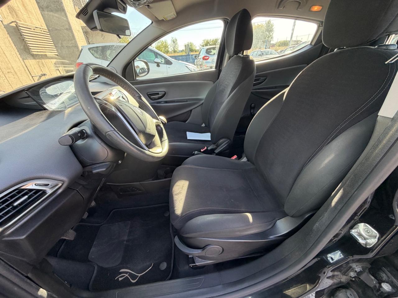 Lancia Ypsilon .
