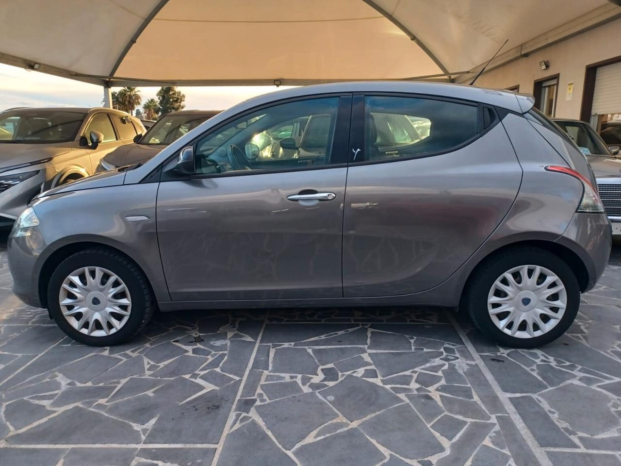 Lancia Ypsilon 1.2 69 CV 5 porte S&S Platinum