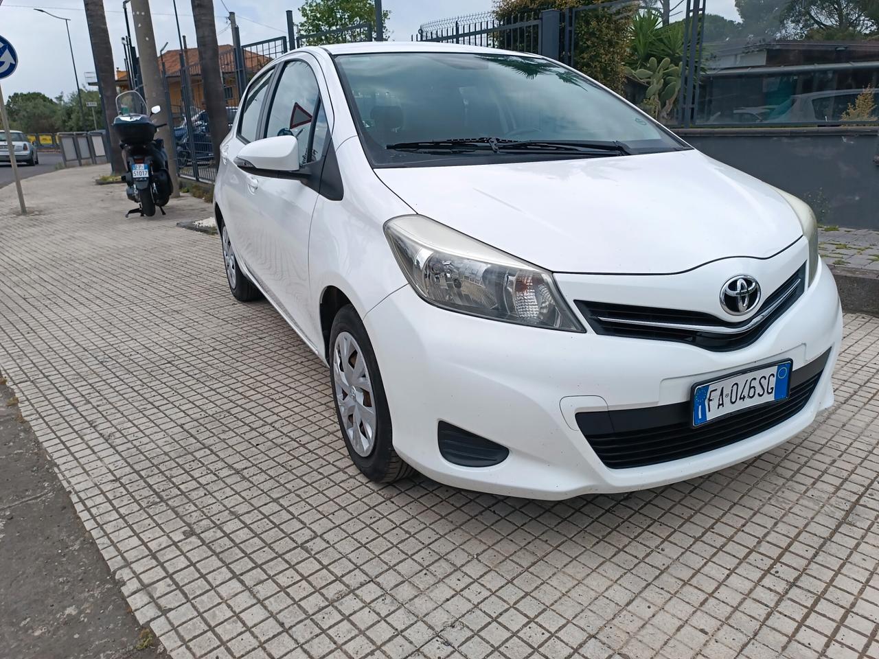 Toyota Yaris 1.0 5 porte Active