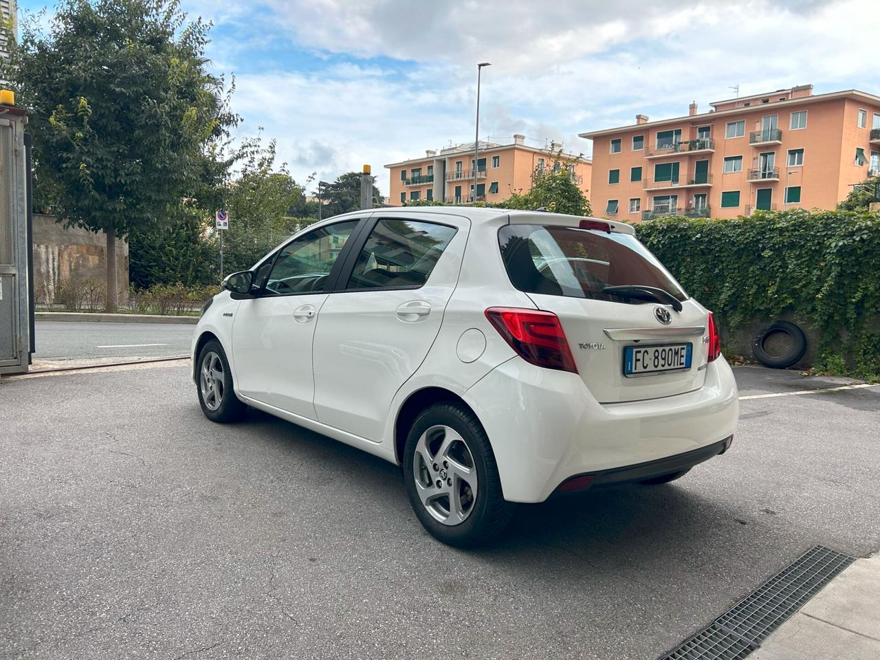 Toyota Yaris 1.5 Hybrid 5 porte Style BATTERIE NUOVE GARANZIA TOYOTA