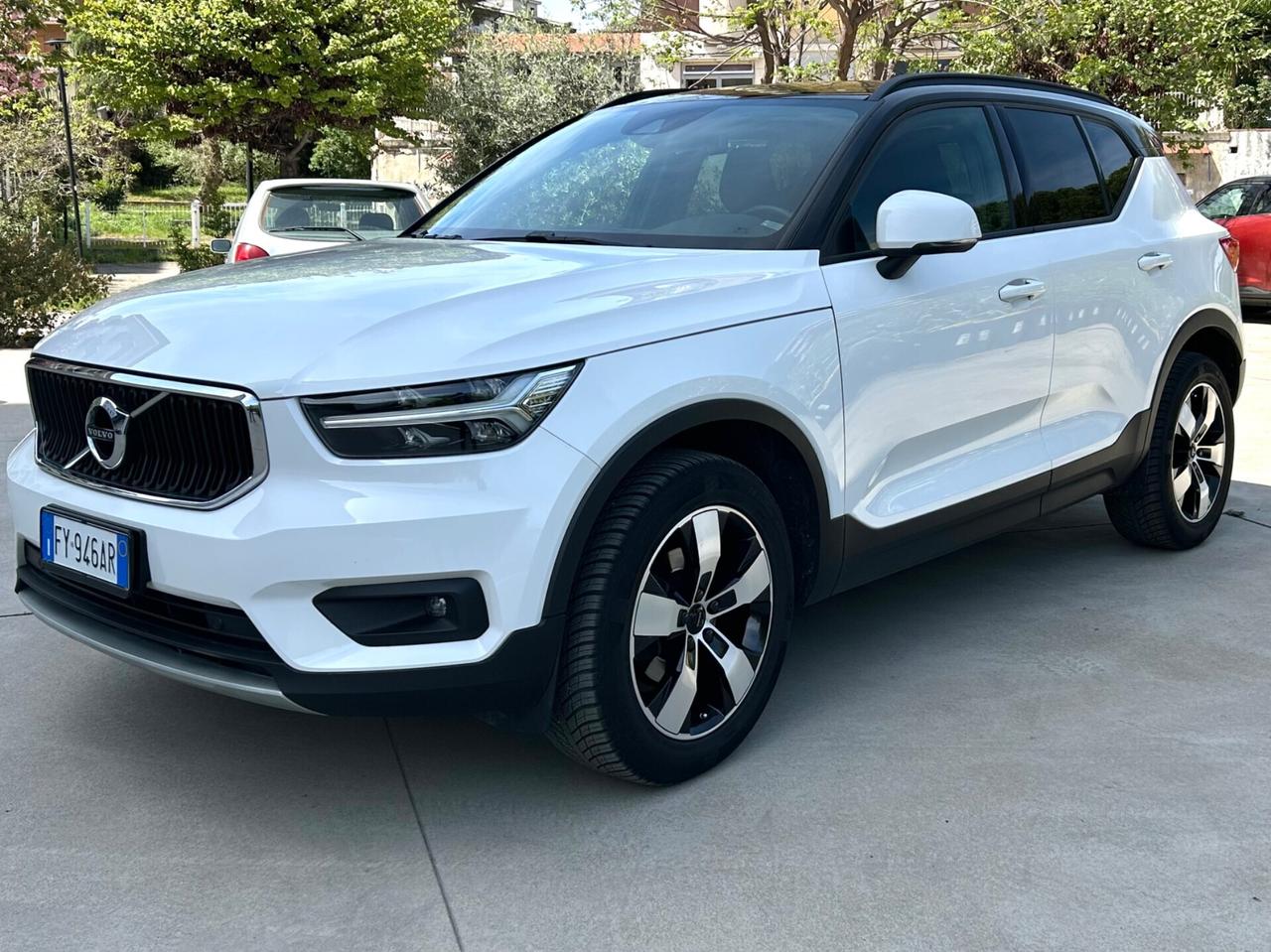 Volvo XC40 2.0 diesel 150 cv D3 R-design