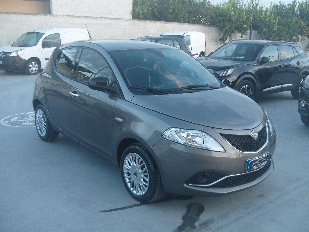 Lancia Ypsilon 1.2 69 CV Gold - 2016
