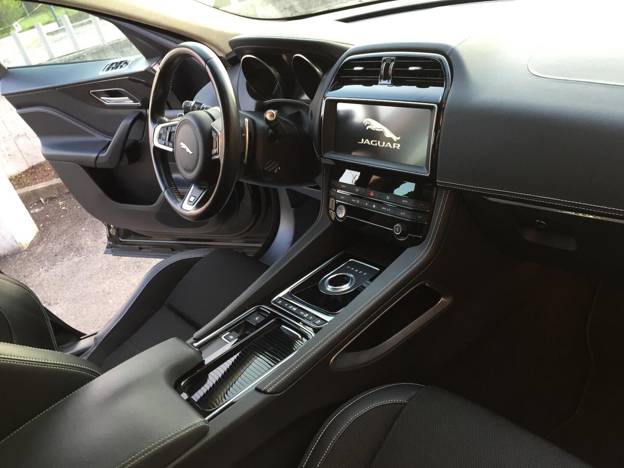 Jaguar F-Pace 2.0 D 180 CV AWD R-Sport
