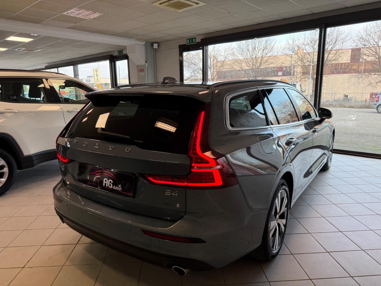 Volvo V60 B4 (d) Geartronic Momentum Business Pro