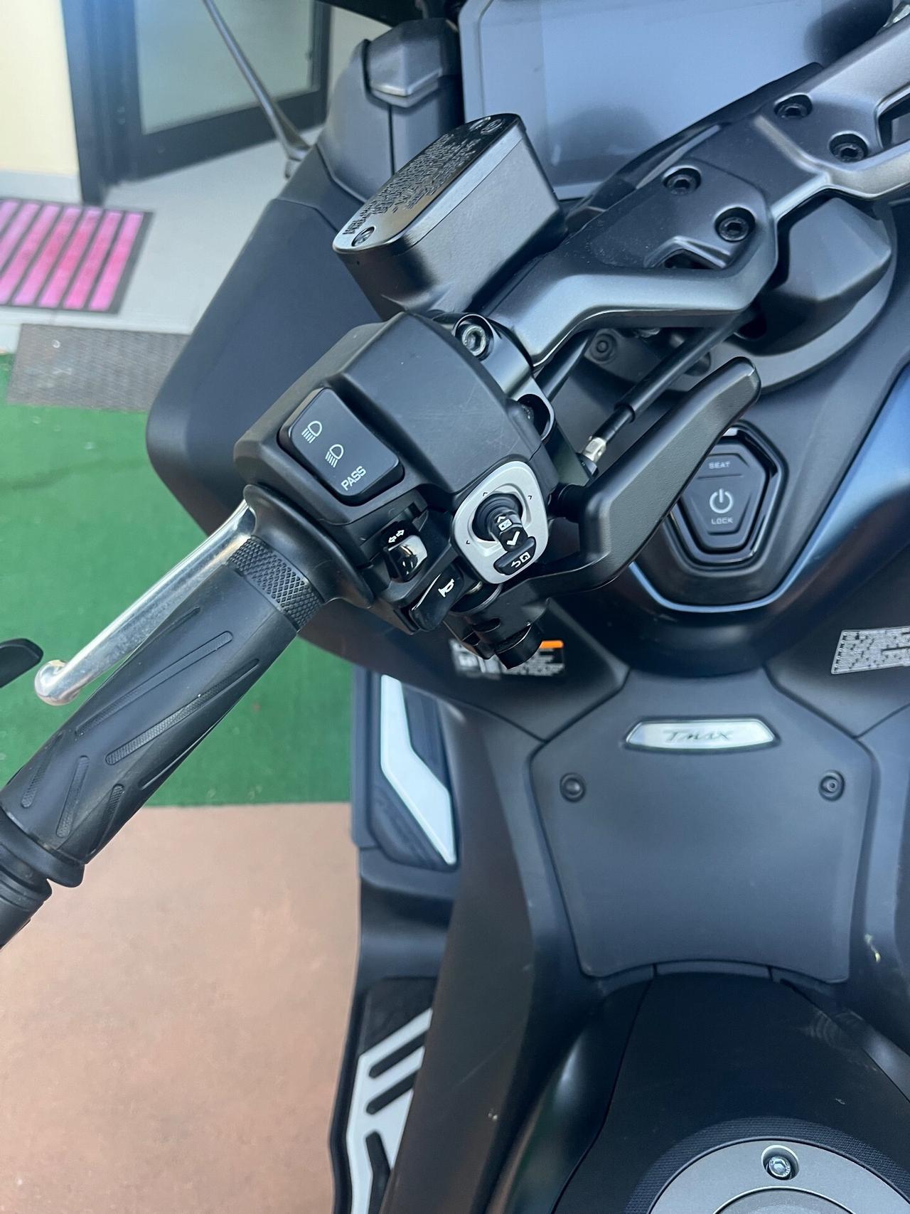 Yamaha TMAX 560