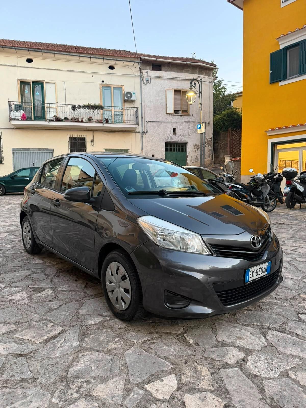 Toyota Yaris 1.0 5 porte Active