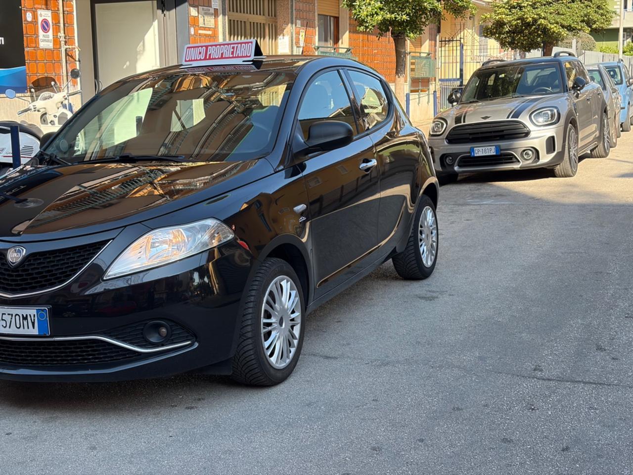 Lancia Ypsilon 1.2 69 CV 5 porte Silver