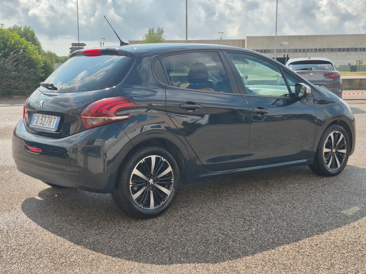 Peugeot 208 BlueHDi 100 S&S 5 porte Signature