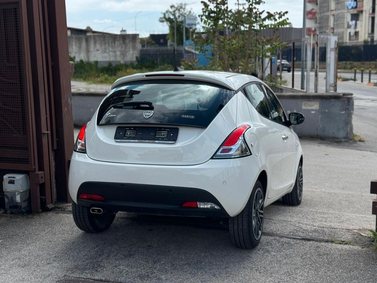 Lancia Ypsilon 1.0 FireFly 5 porte S&S Hybrid Gold