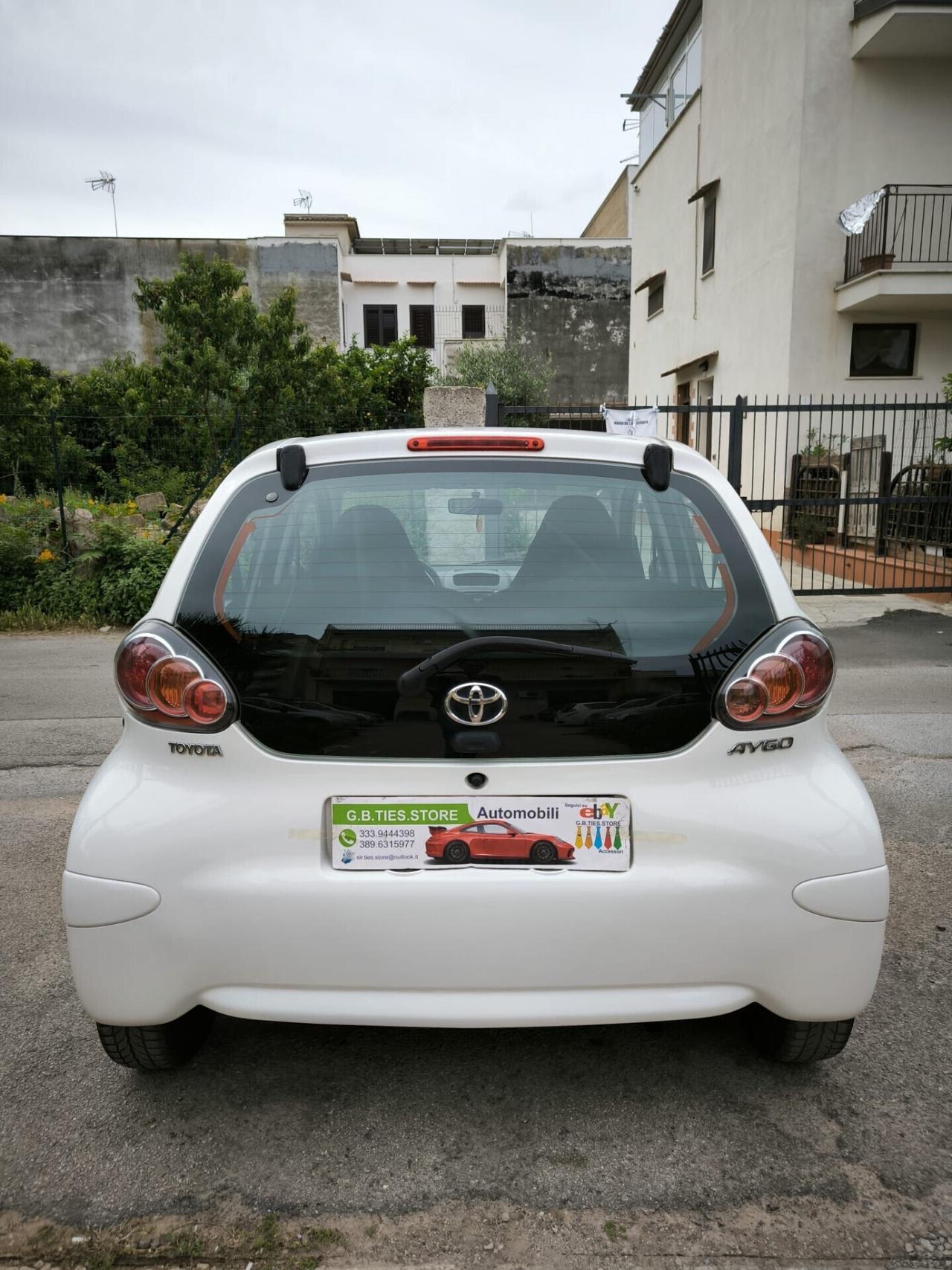 Toyota Aygo 1.0 12V VVT-i 5 porte Active Connect 2013