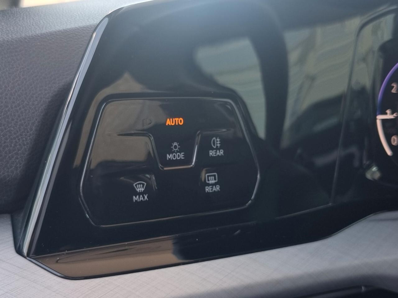 Golf VIII 2020 1.0 etsi evo Life 110cv dsg