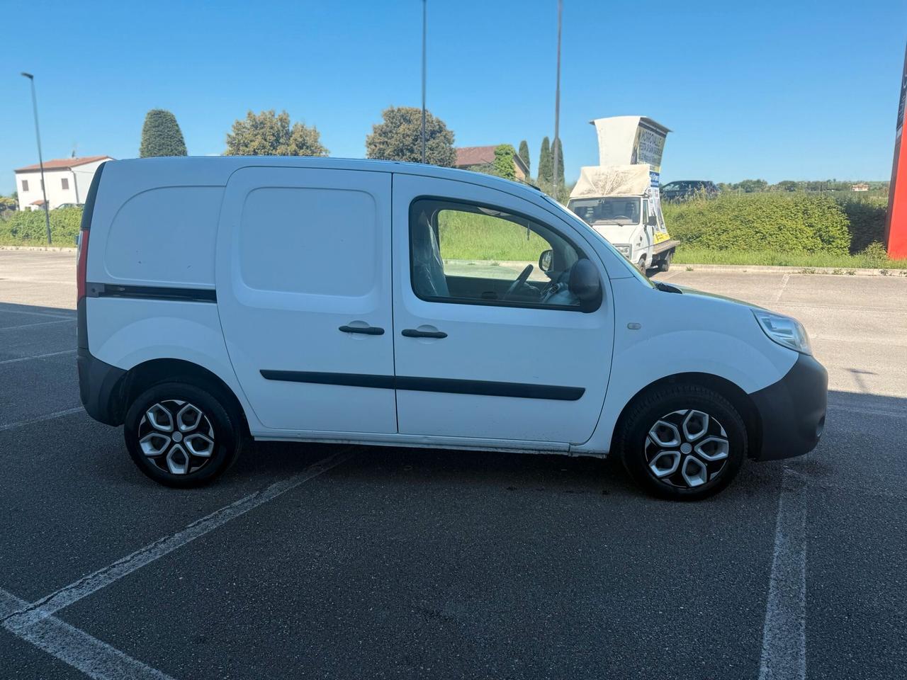 RENAULT KANGOO 1.5 DCI 2014 12 MESI DI GARANZIA