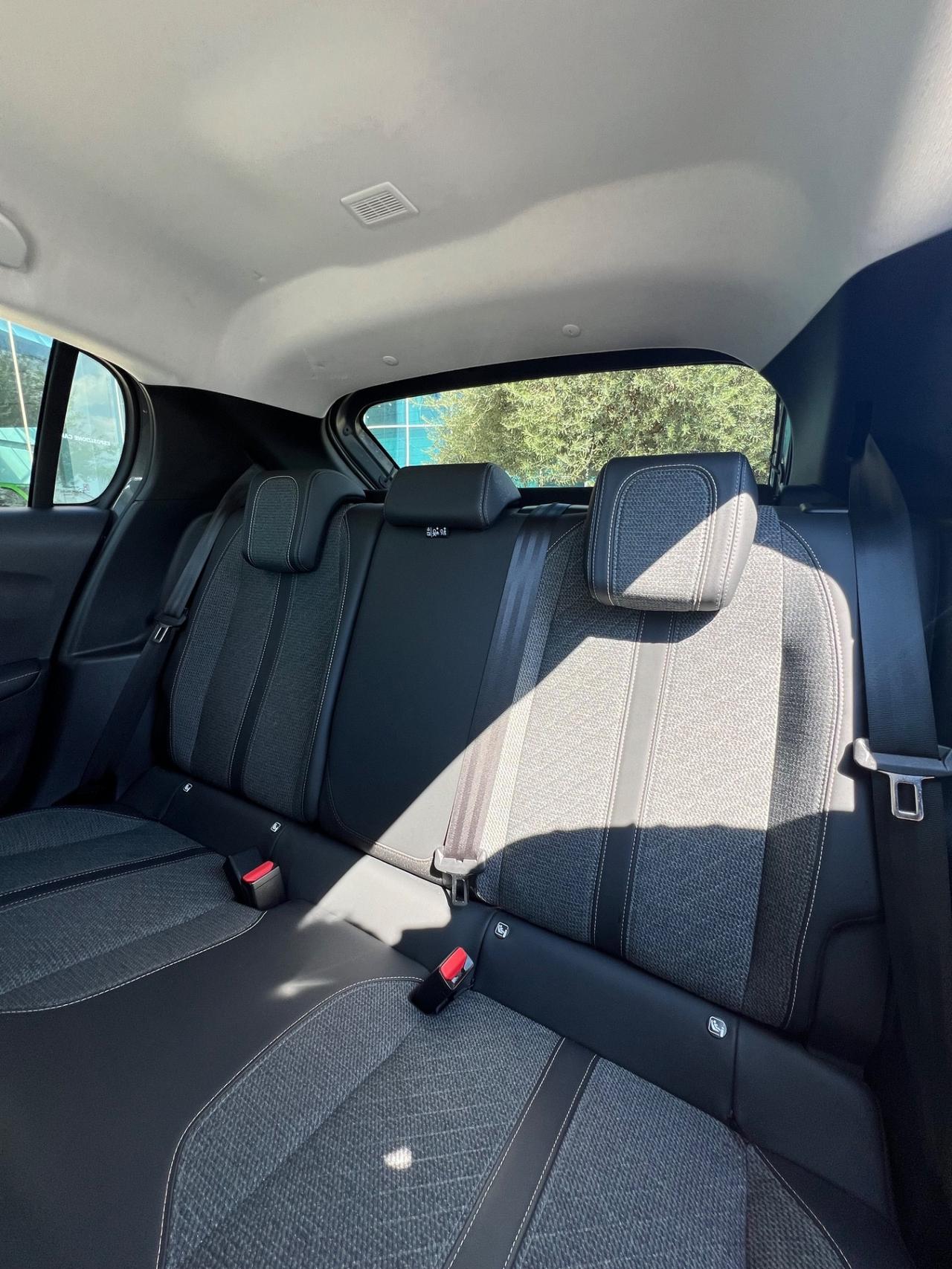 Peugeot 208 PureTech 100CV Allure - possibilità noleggio no scoring