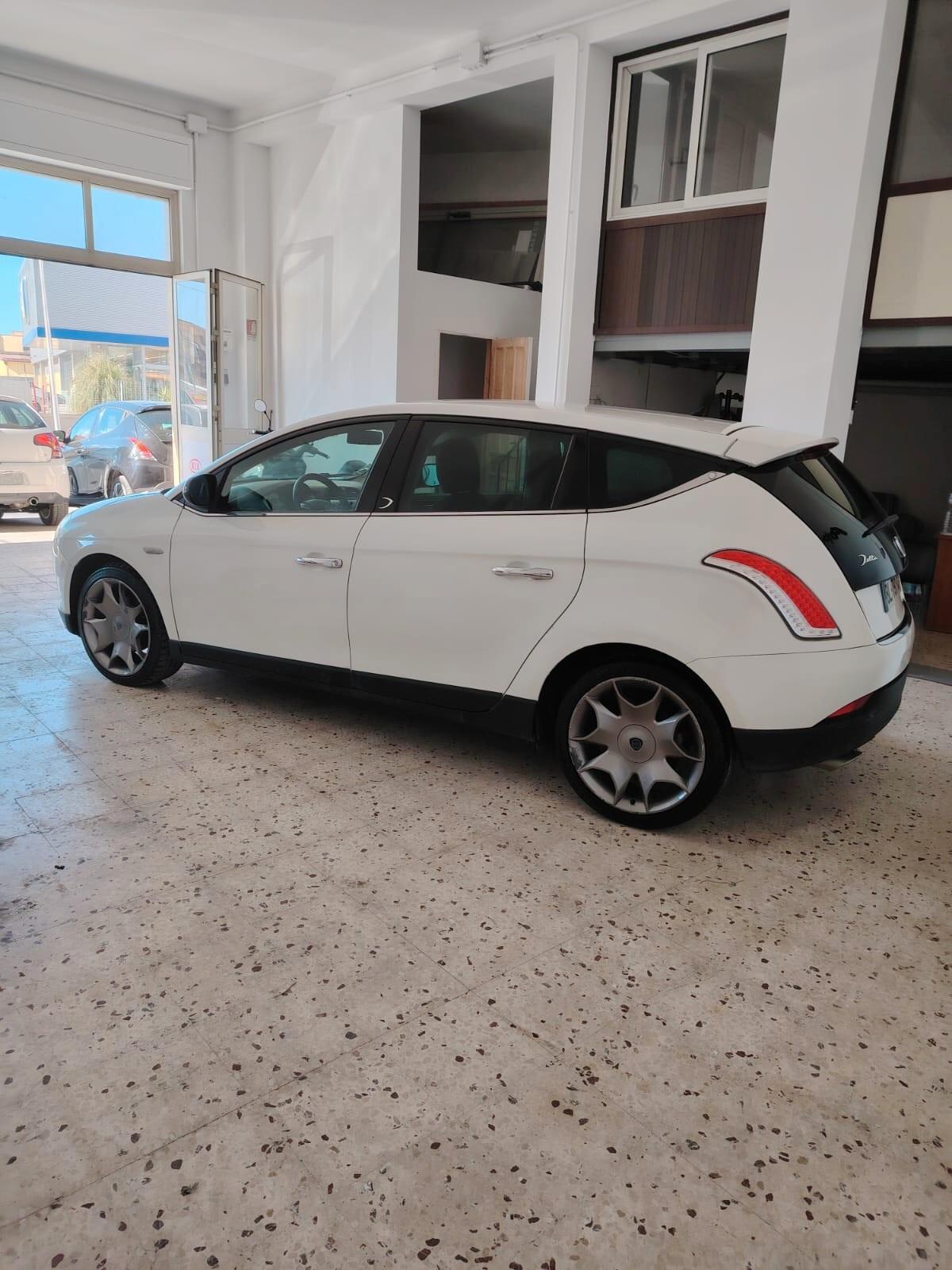 Lancia Delta 1.6 MJT DPF Silver 120 cv