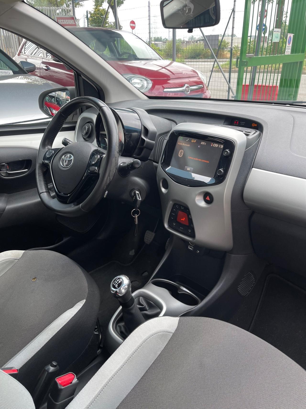 Toyota Aygo 1.0 VVT-i 69 CV 5 porte x-play