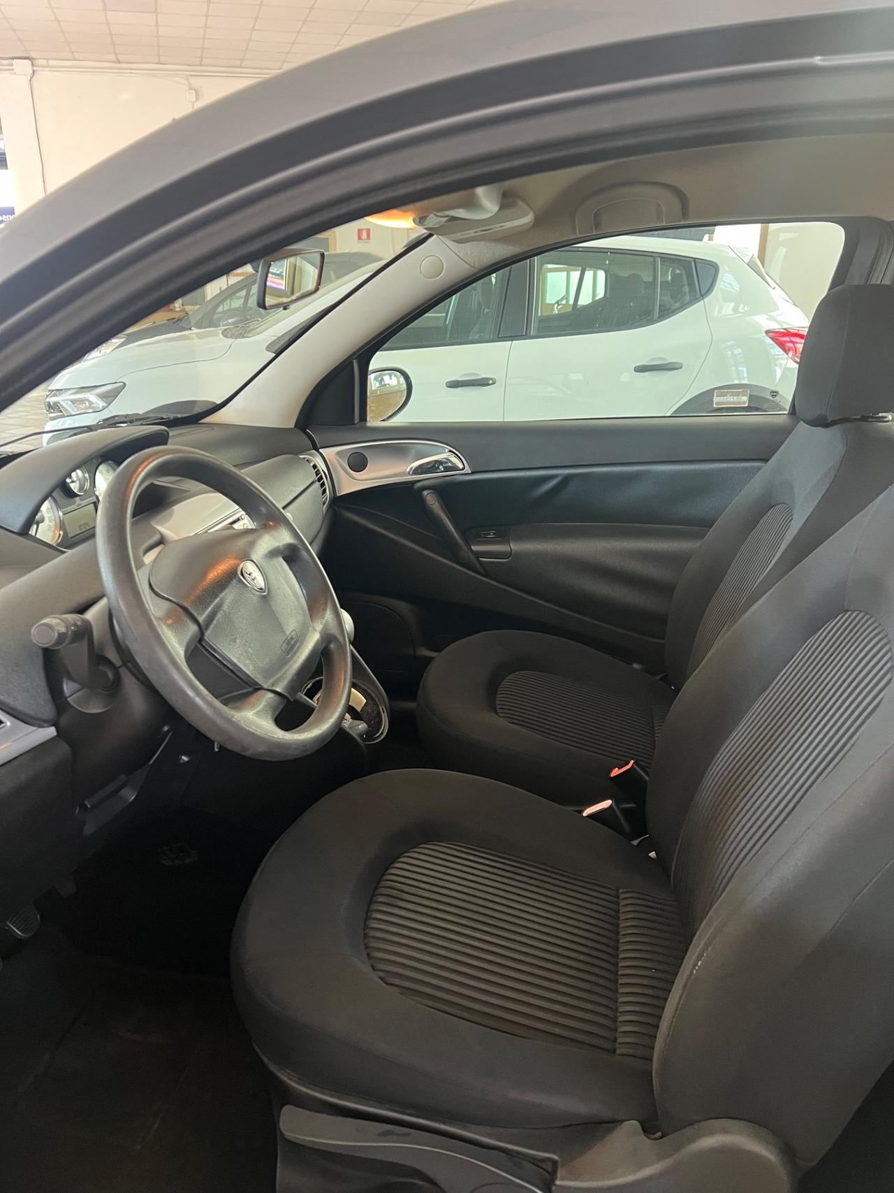 Lancia Ypsilon 1.2 Versus