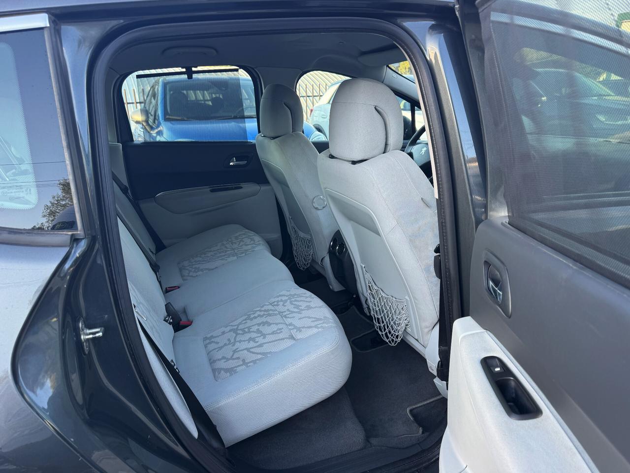 Peugeot 3008 1.6 HDi 115CV Business