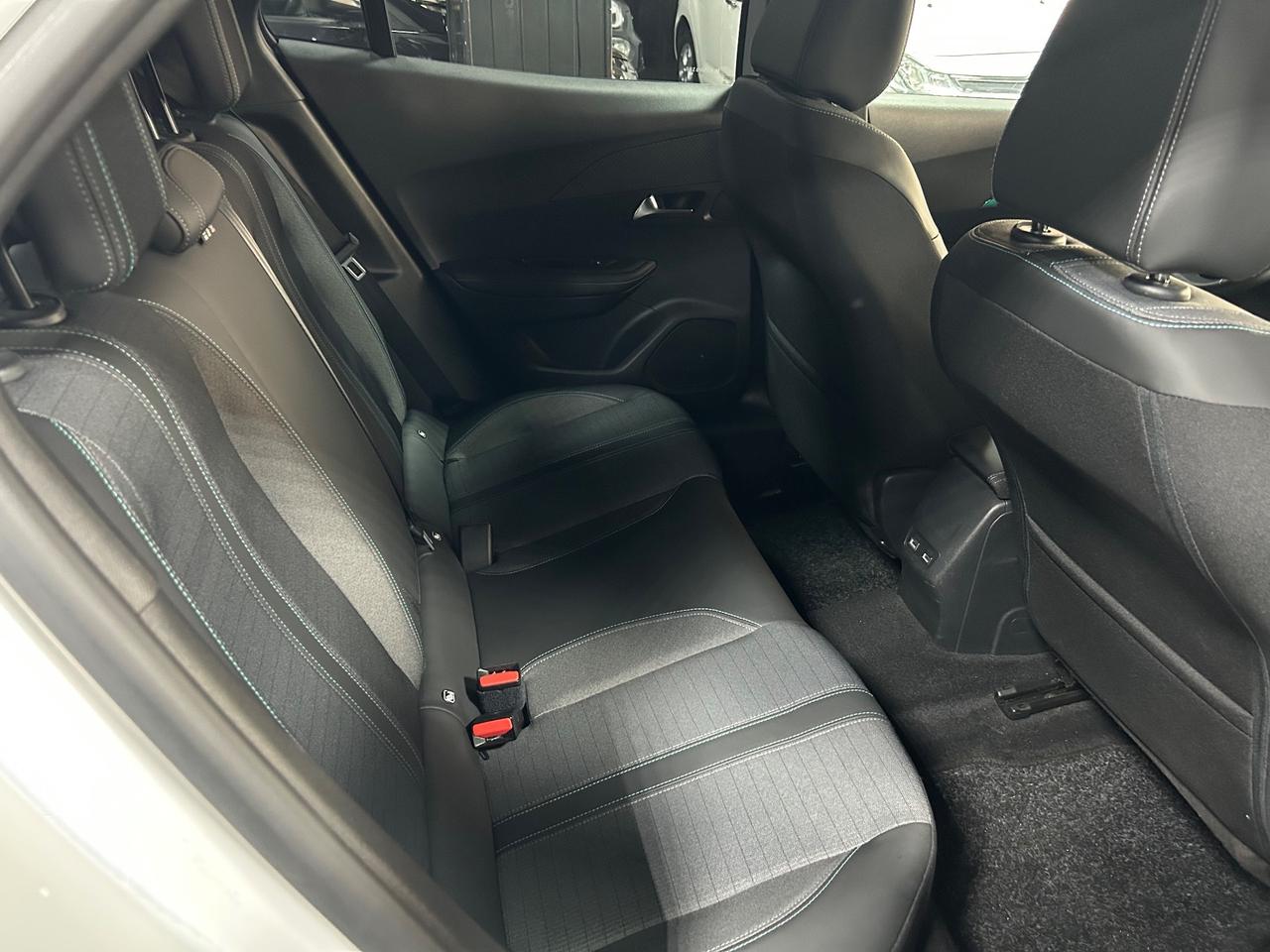 Peugeot 2008 BlueHDi 130 S&S EAT8 Allure Pack