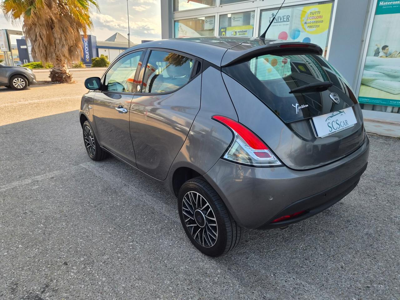 Lancia Ypsilon 0.9 TwinAir 85 CV 5 porte Metano Ecochic Silver