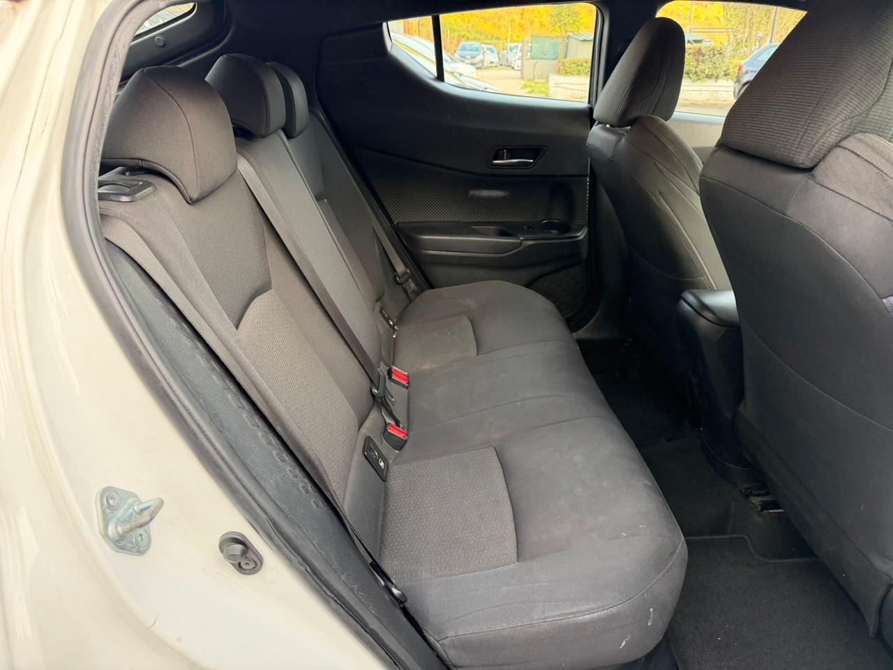 Toyota C-HR 1.8 Hybrid E-CVT Business