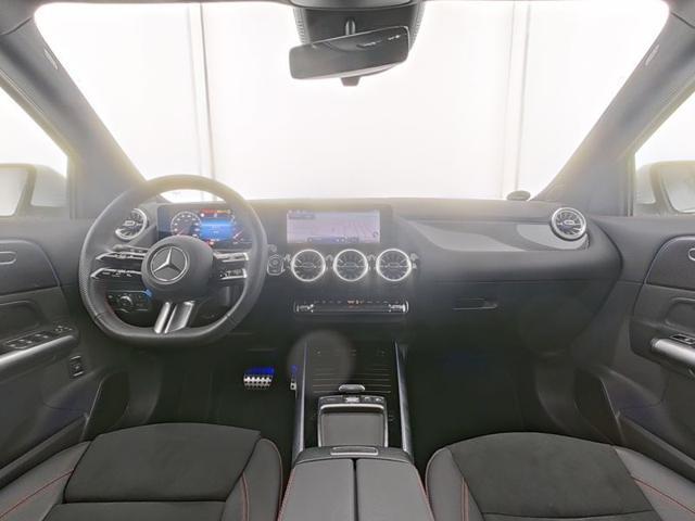 MERCEDES-BENZ GLA 180 Automatic AMG Line Premium