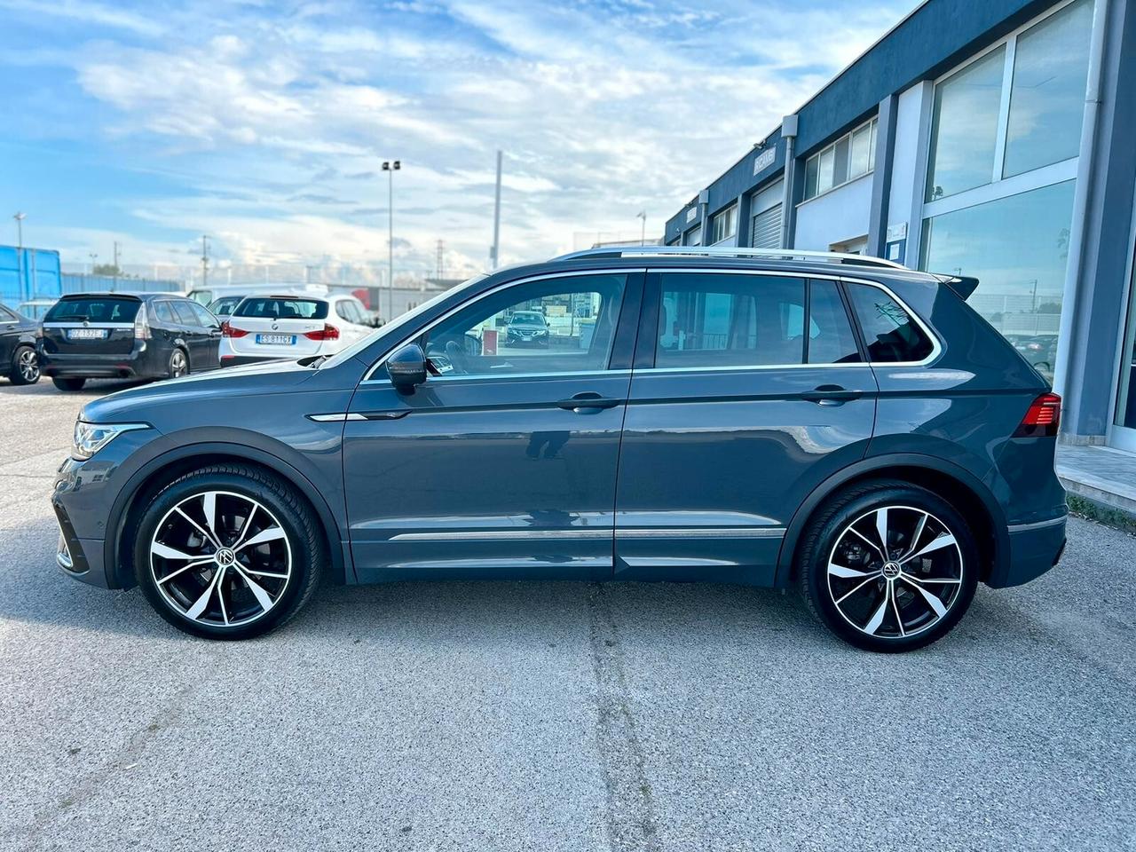 Volkswagen Tiguan 2.0 TDI 150 CV DSG R-Line IVA ESPOSTA