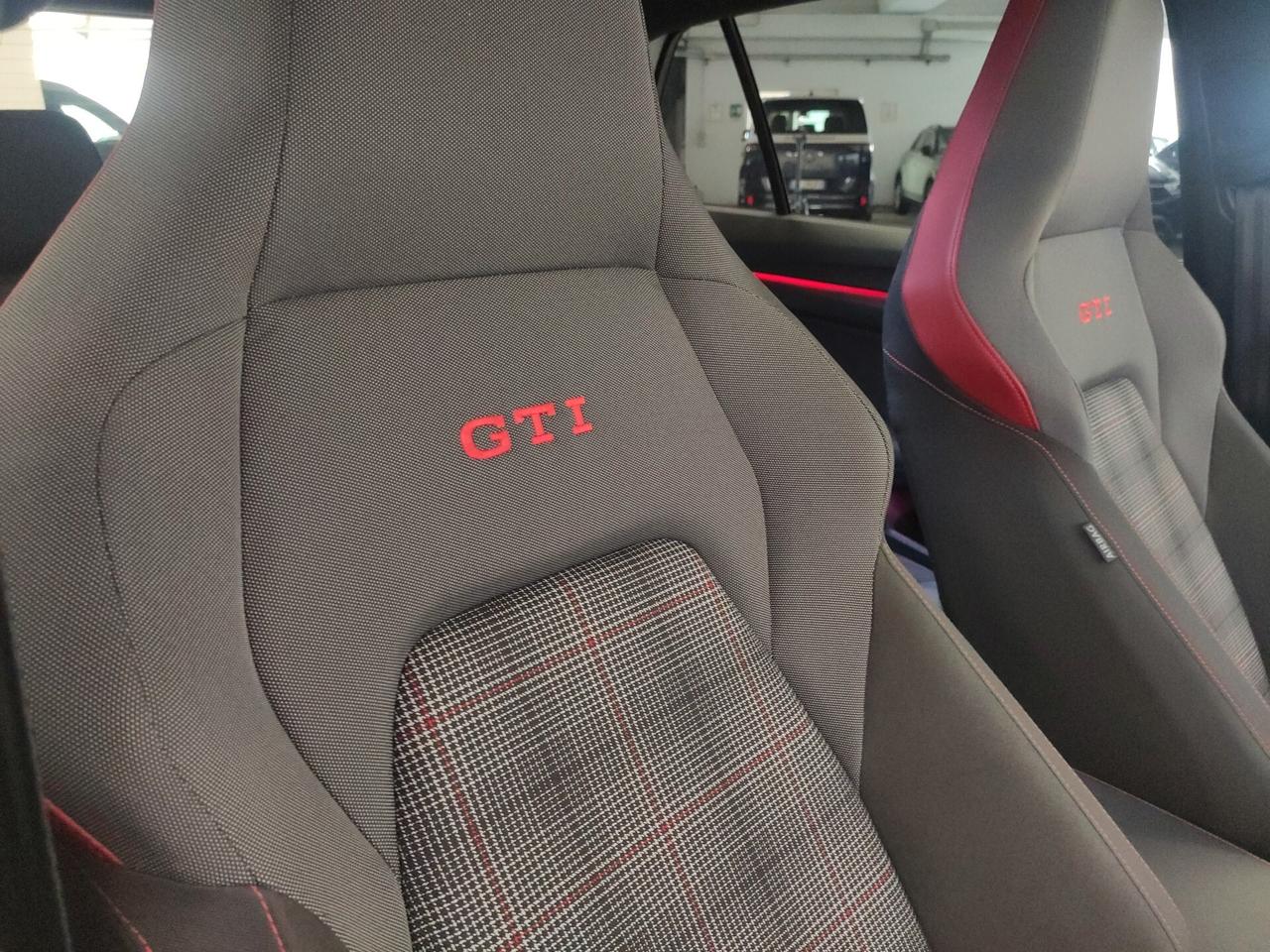 Volkswagen Golf GTI 2.0 TSI DSG