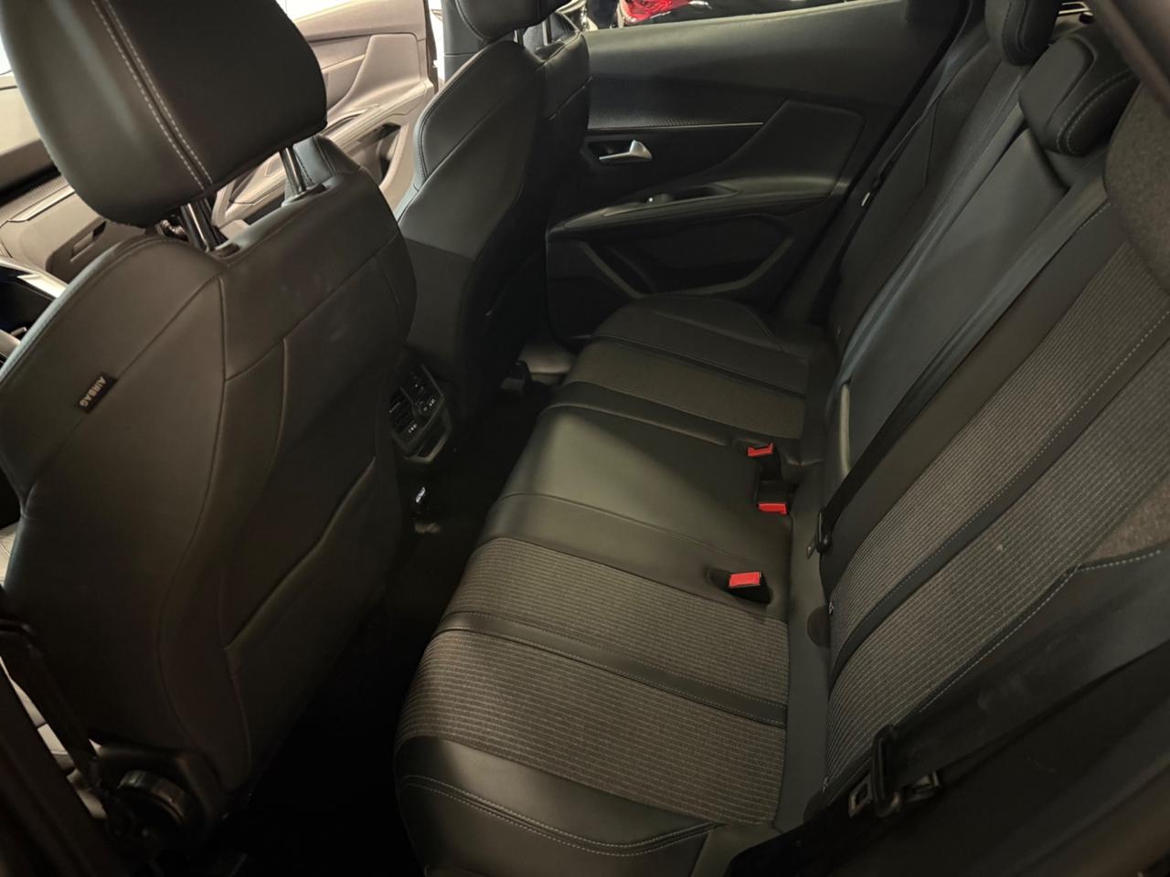 Peugeot 3008 BlueHDi 130 S&S EAT8 Allure