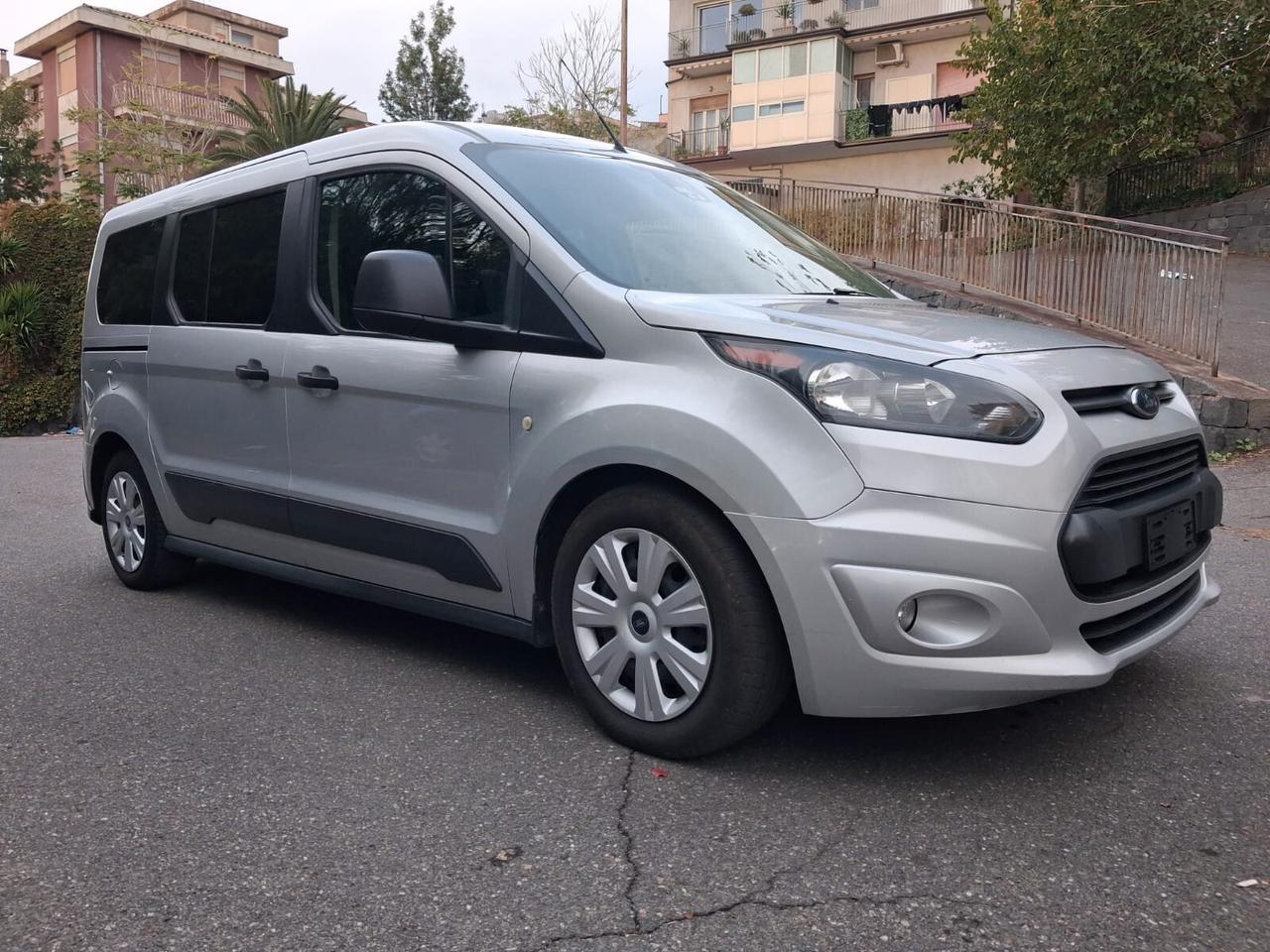 Ford Tourneo Connect Pianale ribassato con rampa disabili in carrozzina