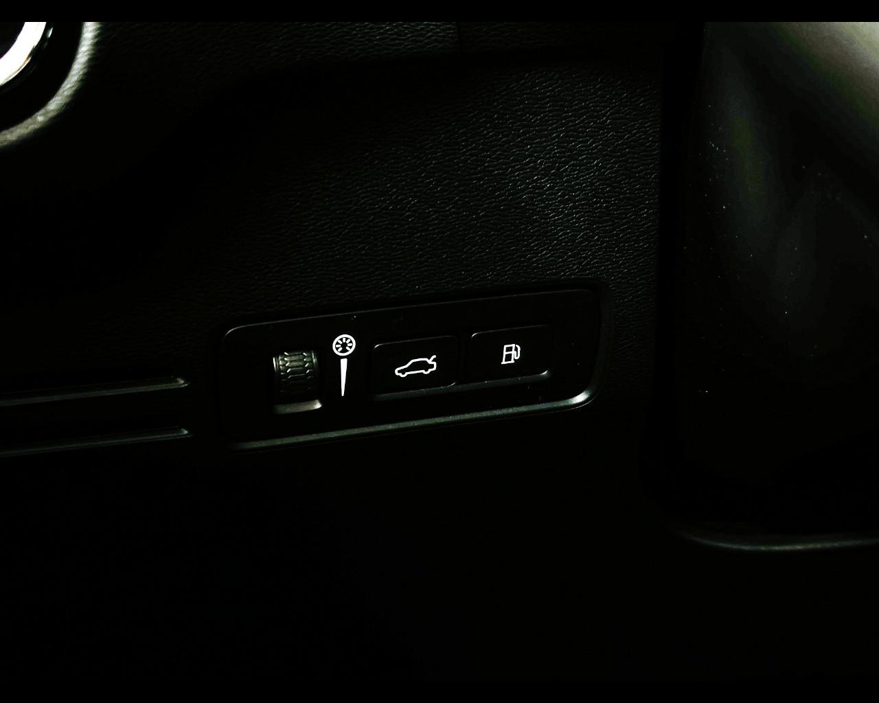 VOLVO XC40 T4 Recharge Plug-in Hybrid automatico Ultimate Dark