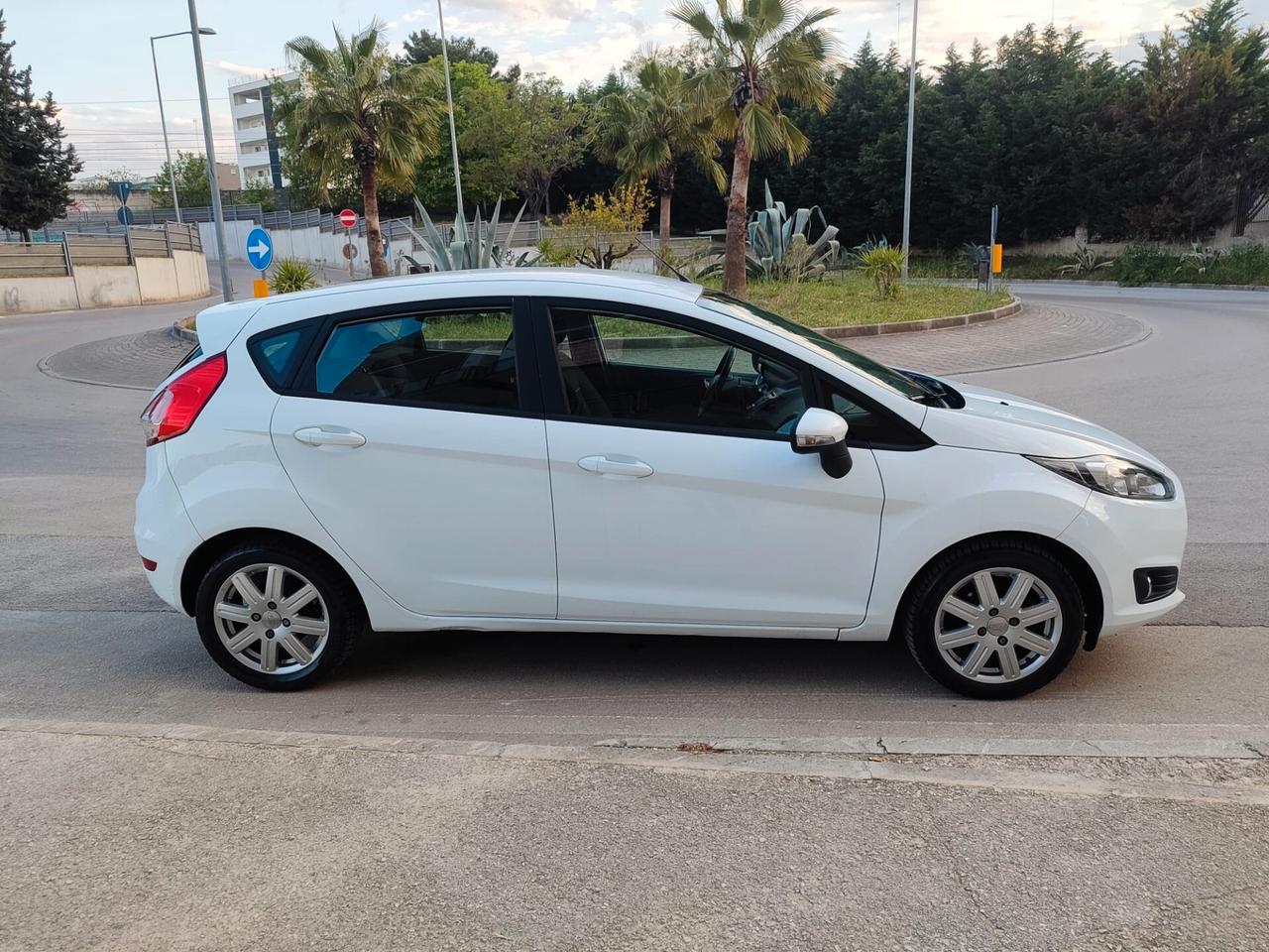 Ford Fiesta 1.5 TDCi 75CV Business!!