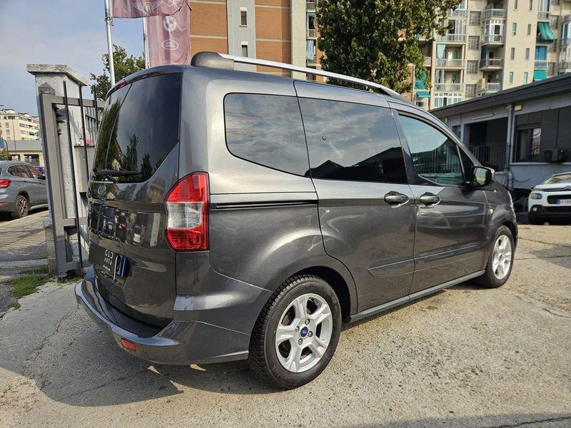 Ford Tourneo Courier 1.5 TDCI 95CV Titanium
