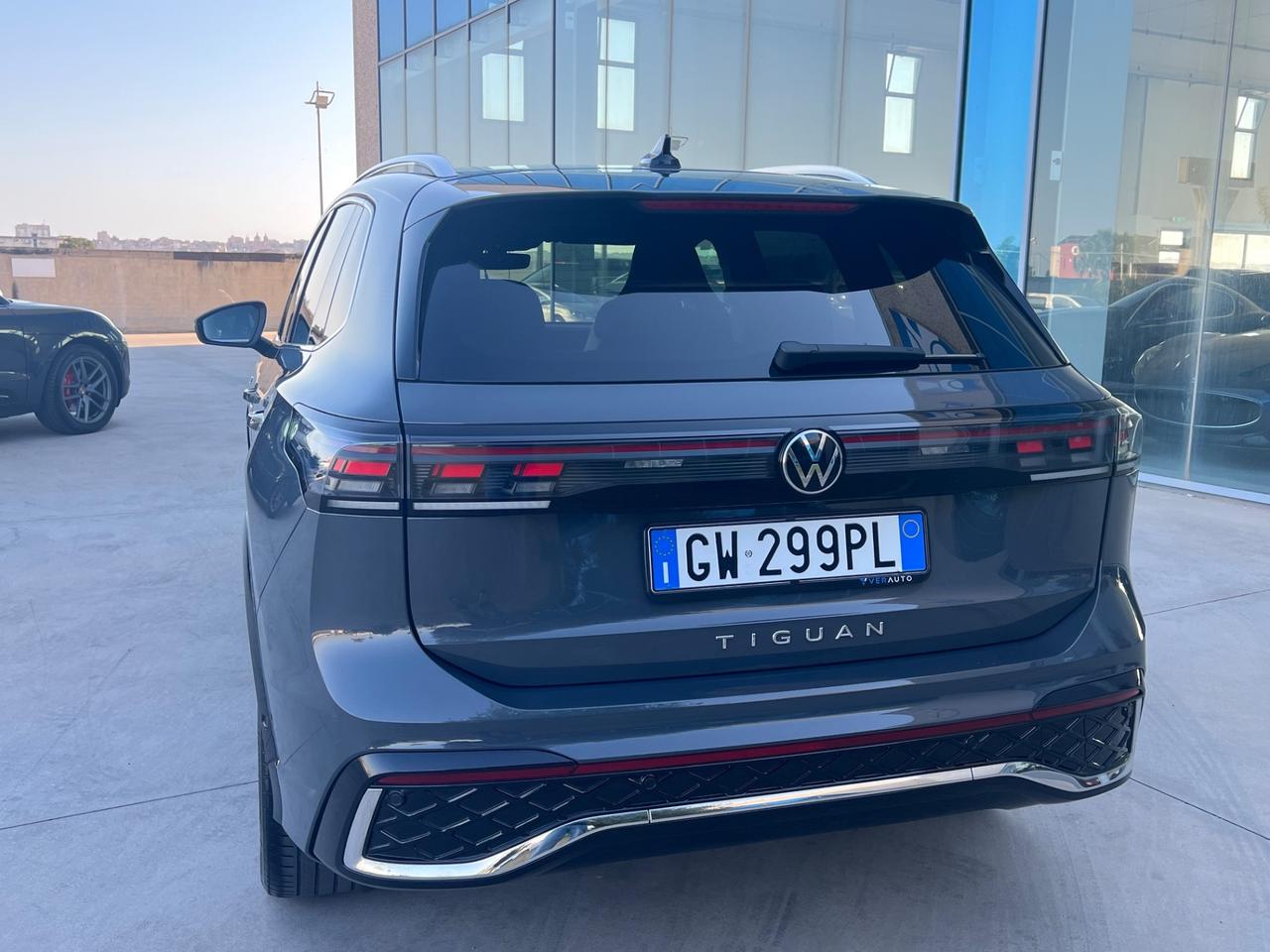 Volkswagen Tiguan 2.0 TDI 150 CV DSG R-Line Plus - possibilità noleggio no scoring