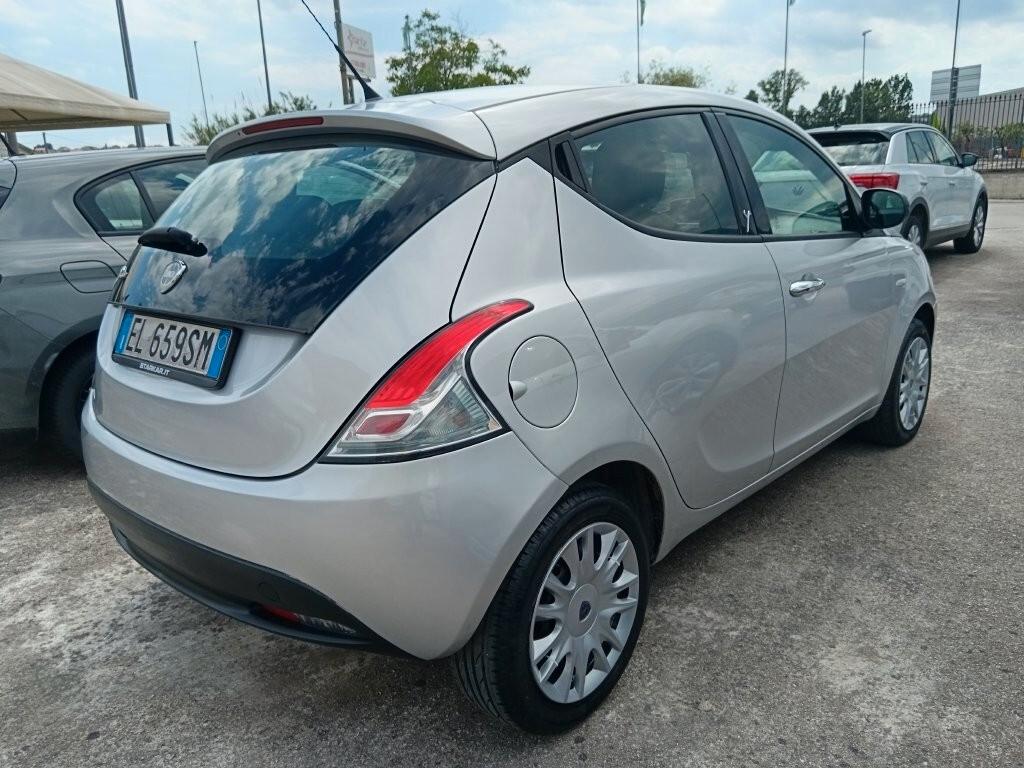 Lancia Ypsilon 1.2 69 CV Unyca