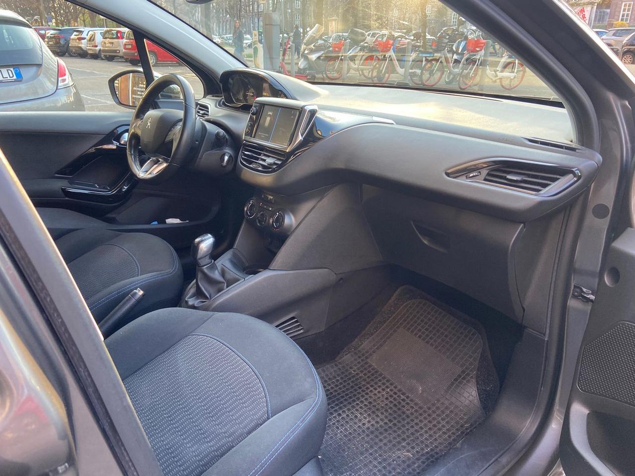 Peugeot 208 Signature 1.2 PureTech #9979